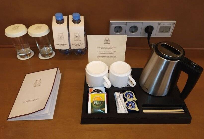 اتاق استاندارد یک نفره, The Dostyk