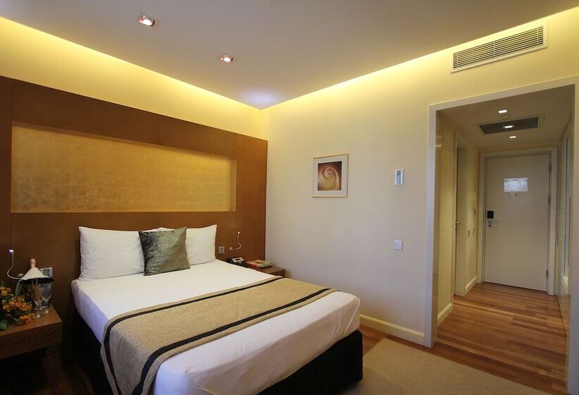 اتاق استاندارد یک نفره, The Dostyk