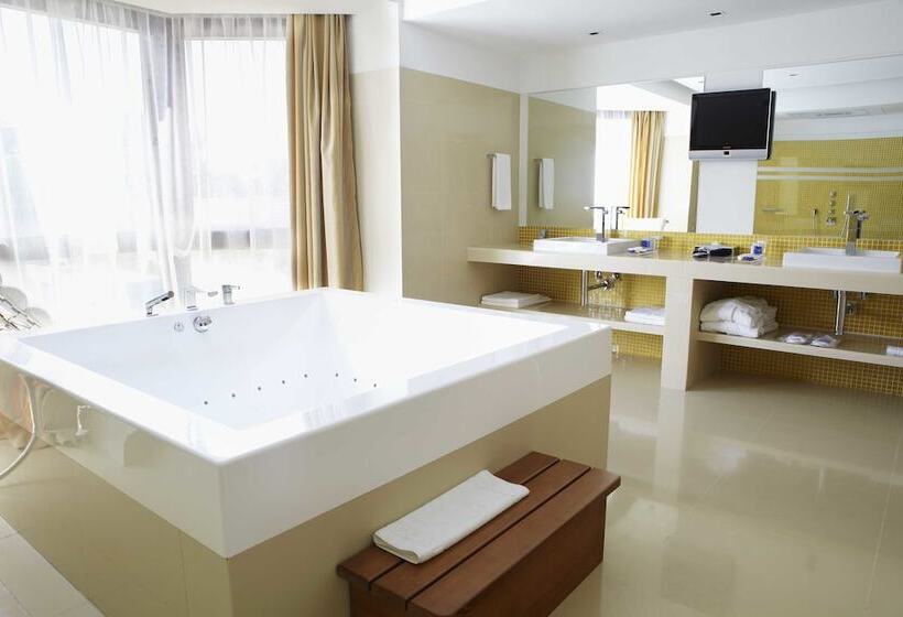 سوئیت پرزیدنت, The Dostyk