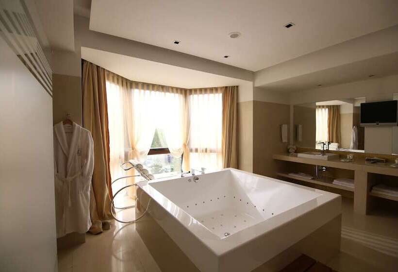 سوئیت پرزیدنت, The Dostyk