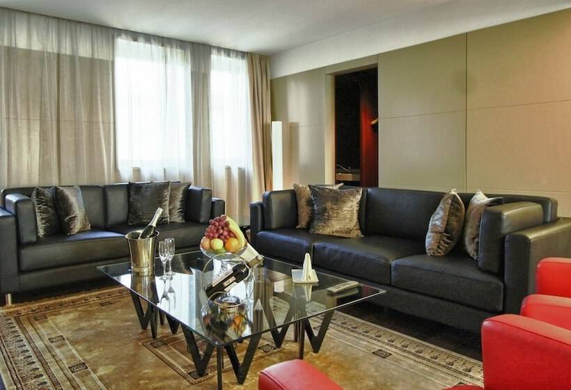 سوئیت پرزیدنت, The Dostyk