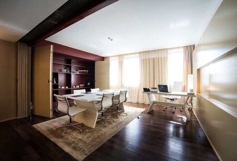 سوئیت پرزیدنت, The Dostyk