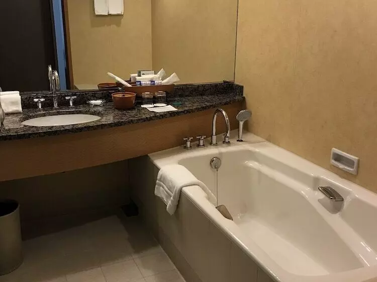 Executive Room Park View, The Yokohama Bay Hotel Tokyu