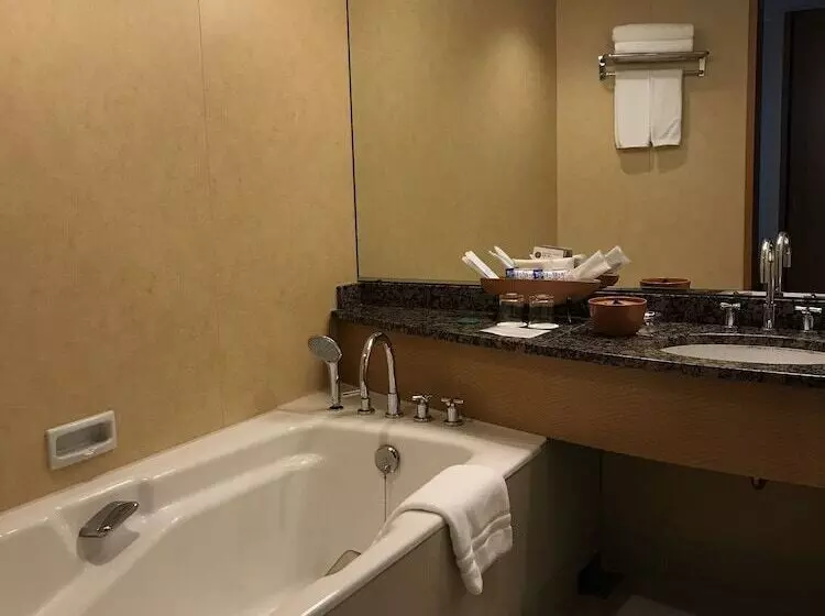اتاق لوکس با تخت بزرگ, The Yokohama Bay Hotel Tokyu