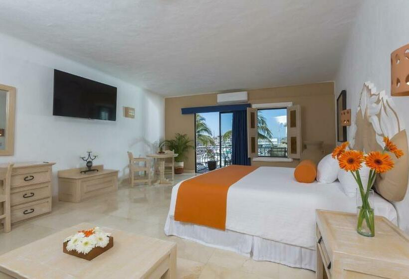 Deluxe Room King Size Bed, Flamingo Vallarta Hotel & Marina
