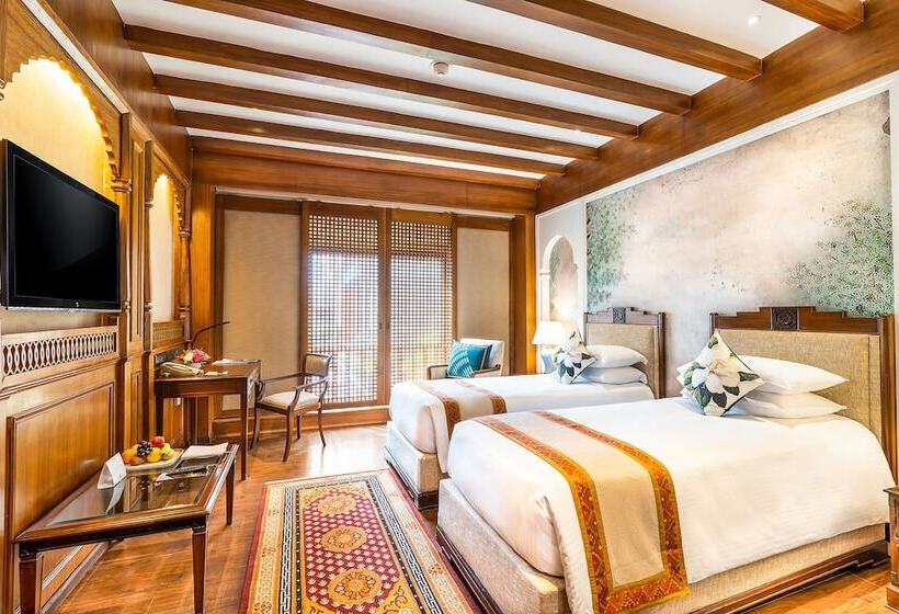 اتاق کلاب, The Soaltee Kathmandu