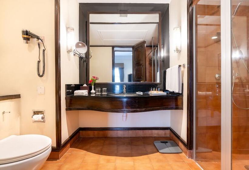 اتاق کلاب, The Soaltee Kathmandu