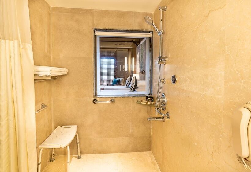 اتاق کلاب, The Soaltee Kathmandu