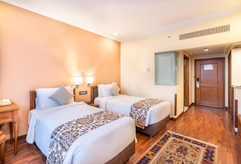 اتاق اجرایی با تخت بزرگ, The Soaltee Kathmandu