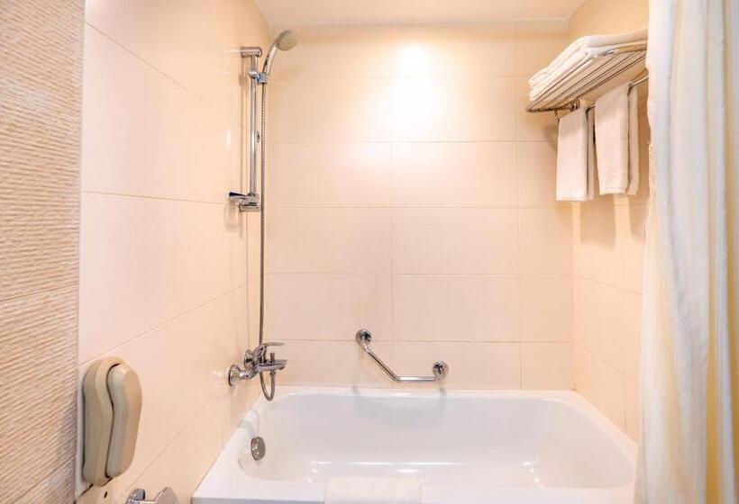 اتاق اجرایی با تخت بزرگ, The Soaltee Kathmandu