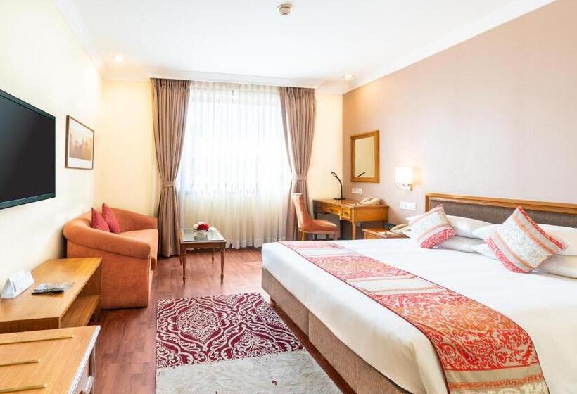 اتاق اجرایی با تخت بزرگ, The Soaltee Kathmandu