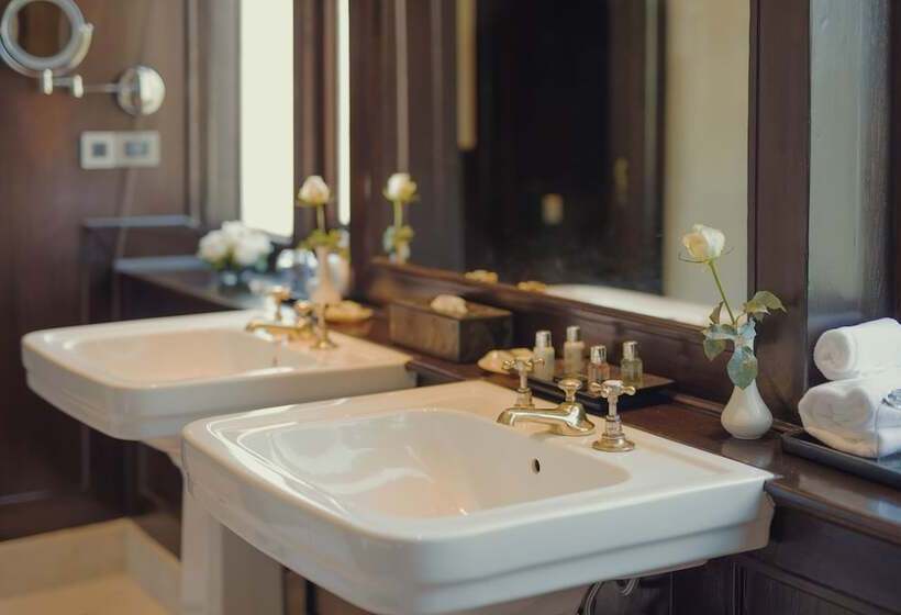 سوییت, The Strand Yangon