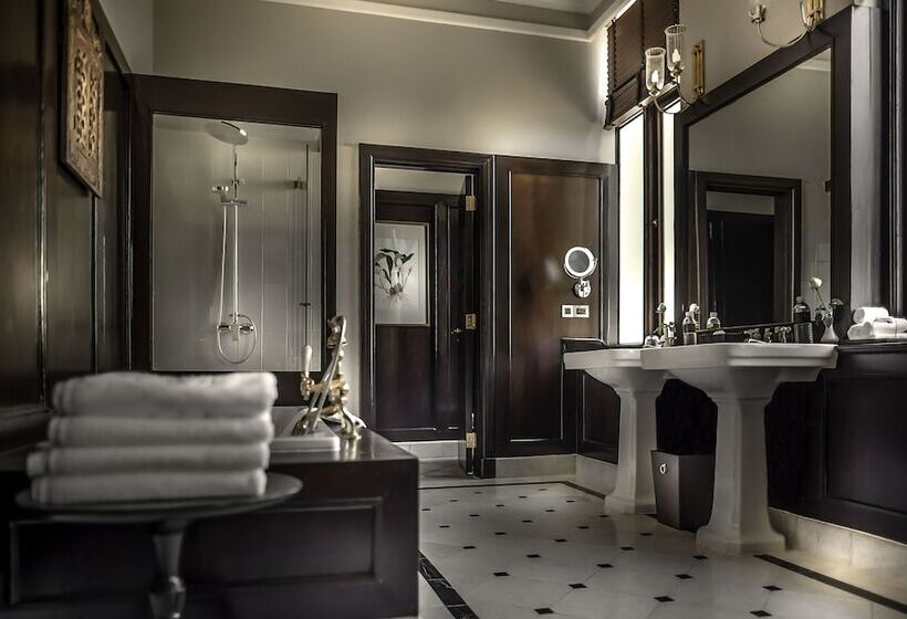 سوییت, The Strand Yangon