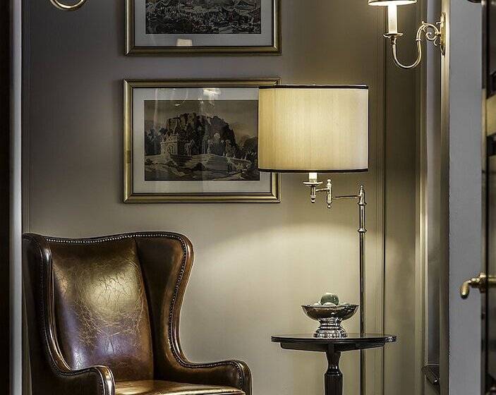 سوییت, The Strand Yangon