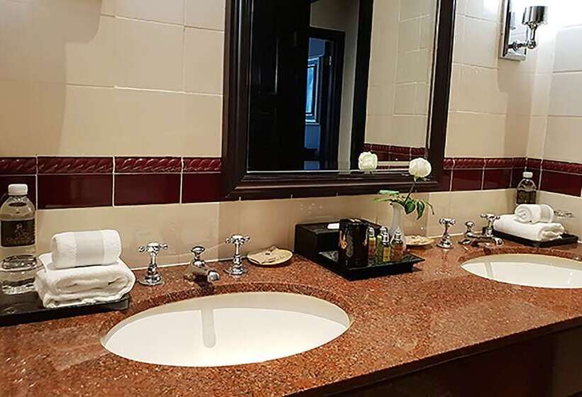 سوییت سوپریور, The Strand Yangon