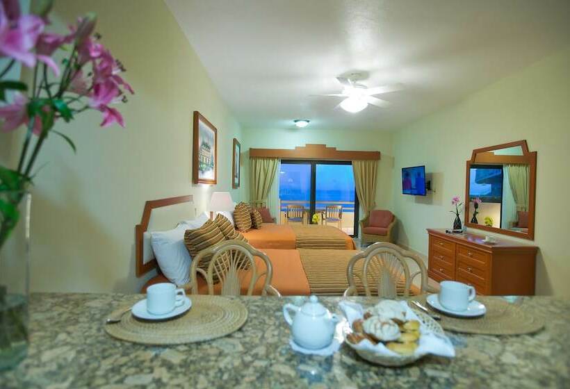 Studio Superior, Paradise Village