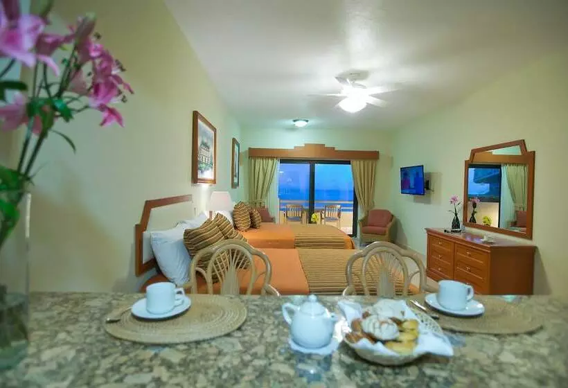 استودیوی سوپریور, Paradise Village