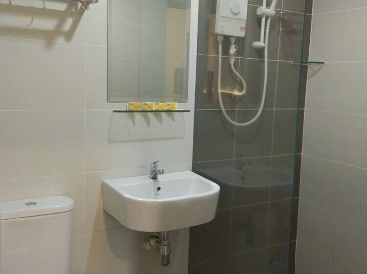 غرفة عائلية, Alpha