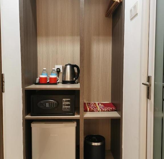 غرفة ديلوكس, Alpha