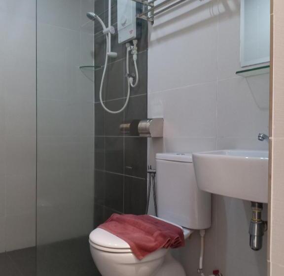 غرفة عائلية, Alpha