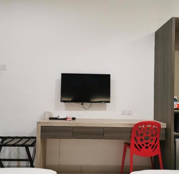 غرفة عائلية, Alpha