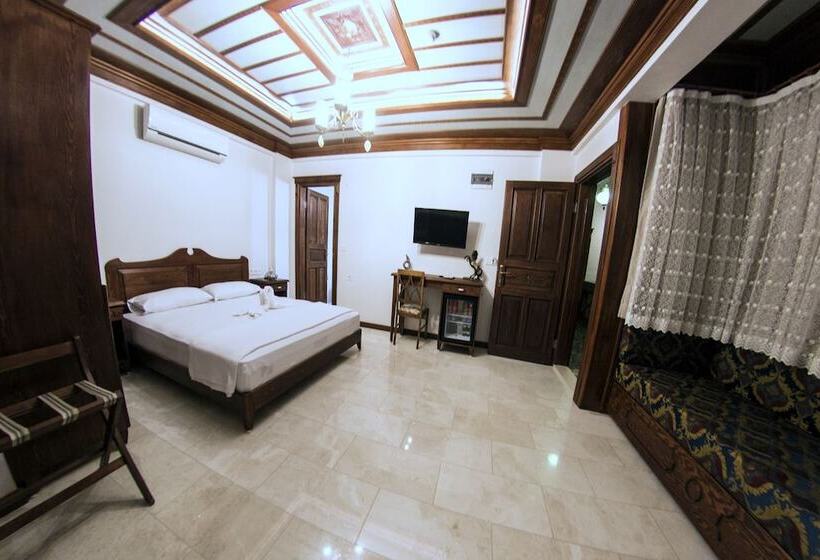 Люкс, Mary S House