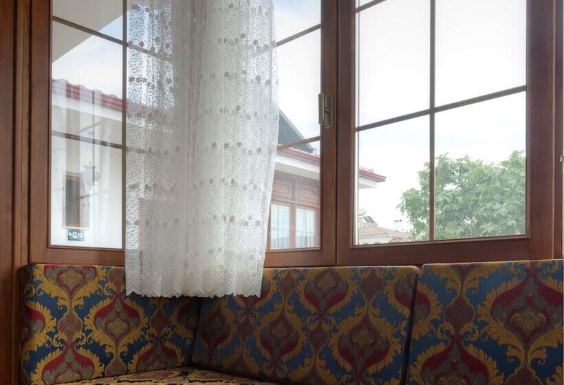 Семейный Номер, Mary S House