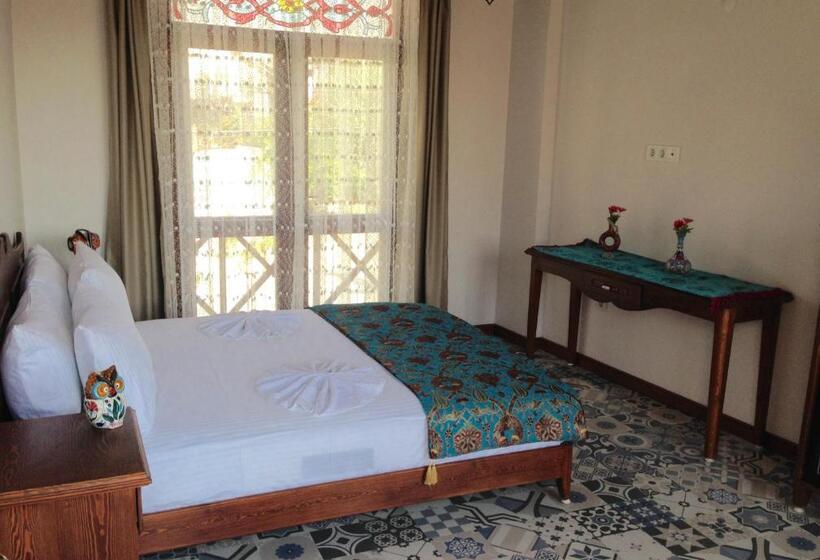 Люкс, Mary S House