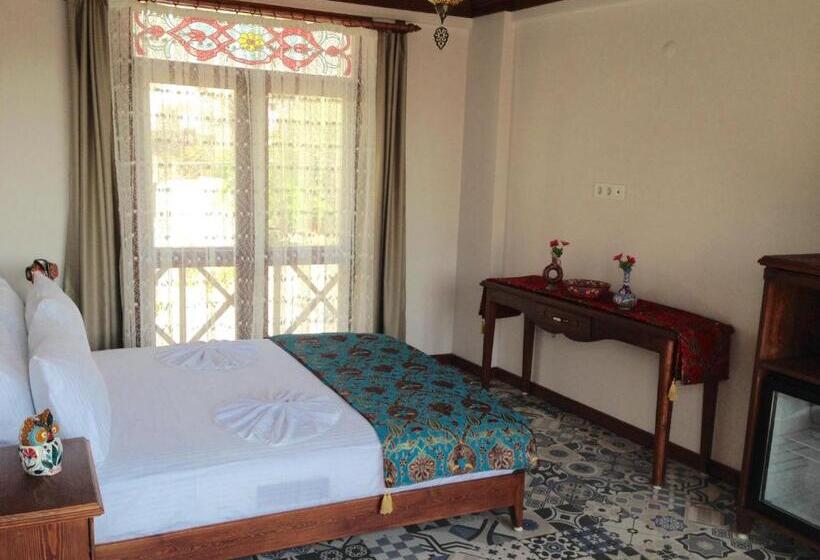 Люкс, Mary S House