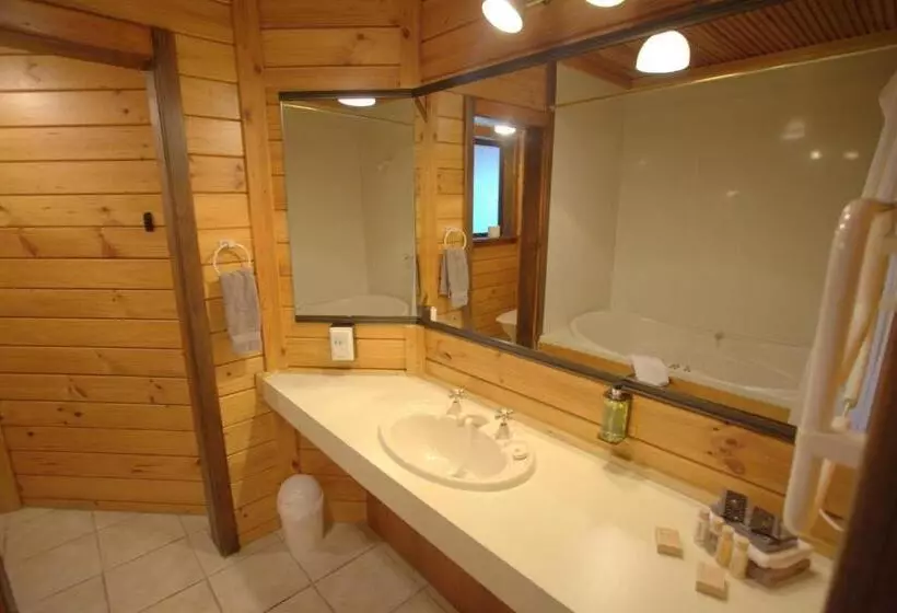 سوییت سوپریور, Alpine Lodge Motel