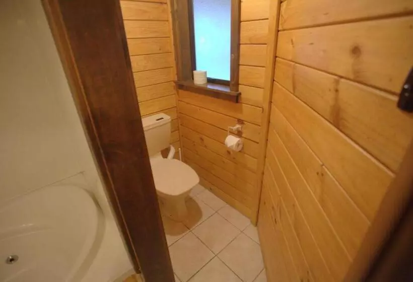 سوییت سوپریور, Alpine Lodge Motel