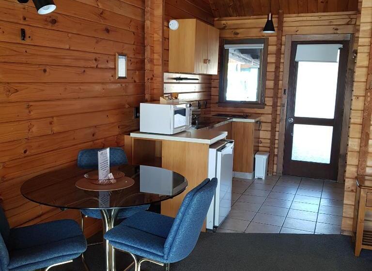 샬레, Alpine Lodge Motel