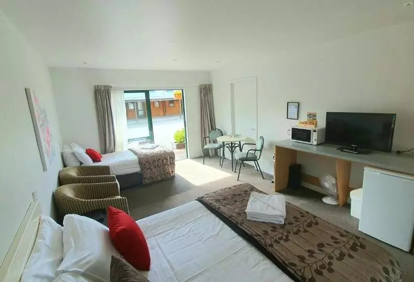 استودیوی استاندارد, Alpine Lodge Motel