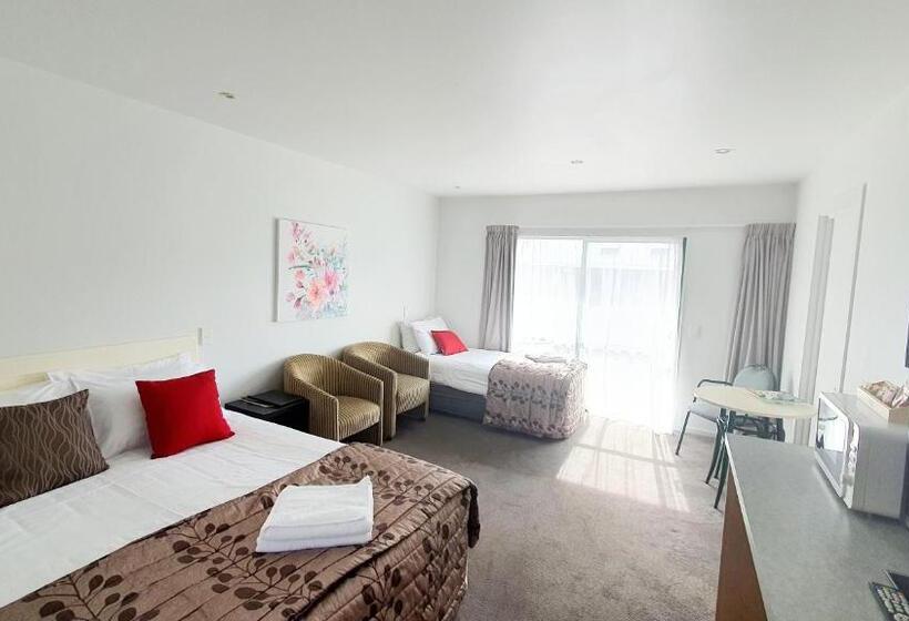 스탠다드 스튜디오, Alpine Lodge Motel