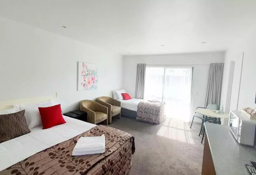 استودیوی استاندارد, Alpine Lodge Motel