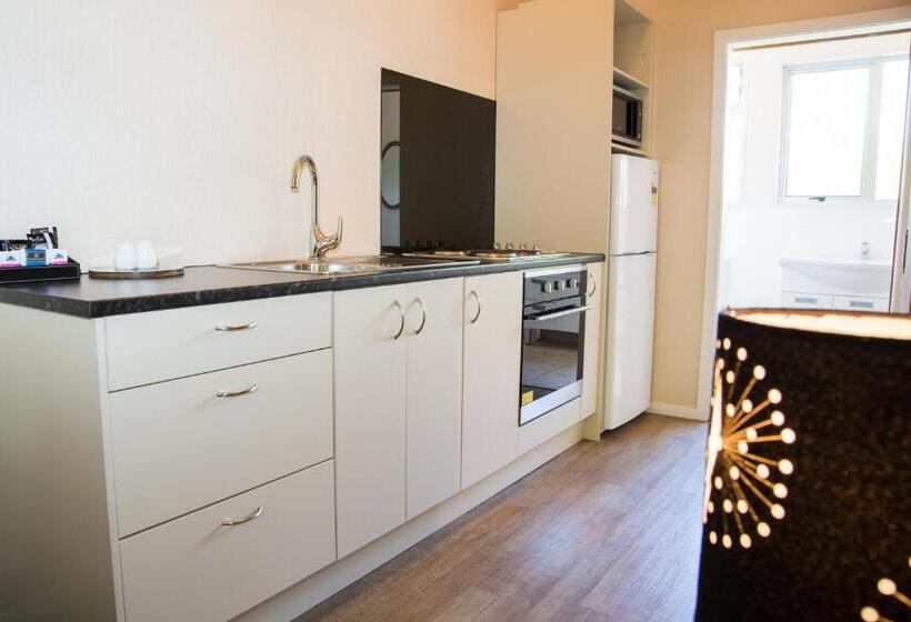 패밀리 스위트, Alpine Lodge Motel