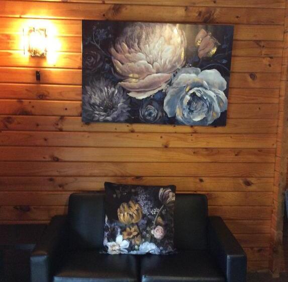 스위트 킹사이즈 침대, Alpine Lodge Motel