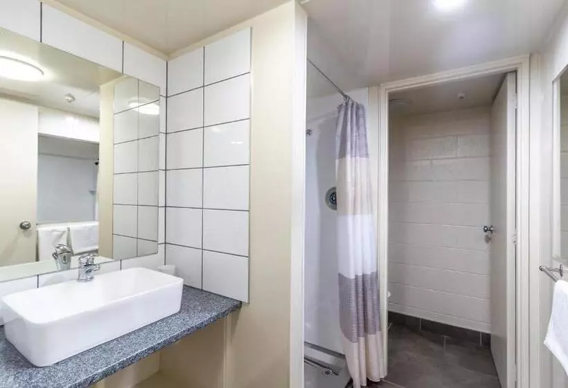 スタンダードスタジオ, Admirals Motor Inn