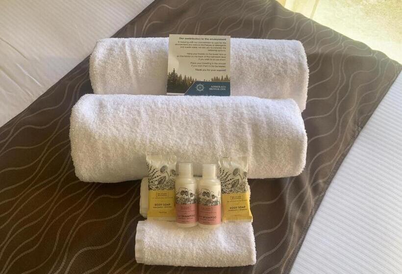 استوديو إدارى, Admirals Motor Inn