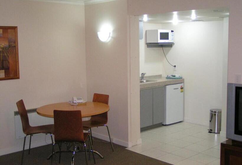 استوديو إدارى, Admirals Motor Inn