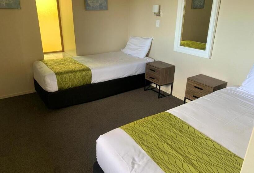 Семейные Апартаменты 3 Спальни, Admirals Motor Inn