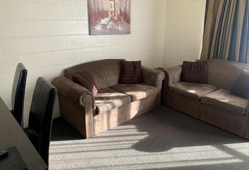 شقة غرفتين, Admirals Motor Inn