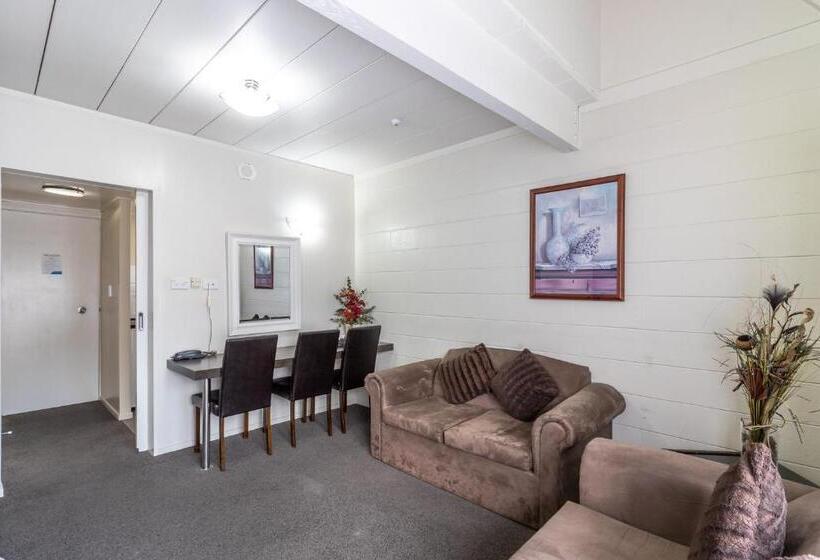 شقة غرفتين, Admirals Motor Inn