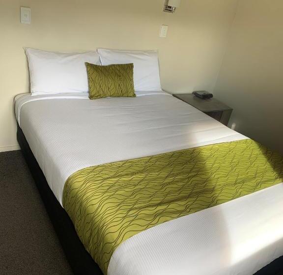 شقة غرفتين, Admirals Motor Inn