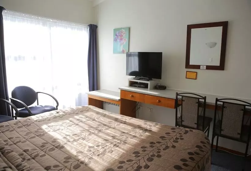 استودیوی استاندارد, Motel Six
