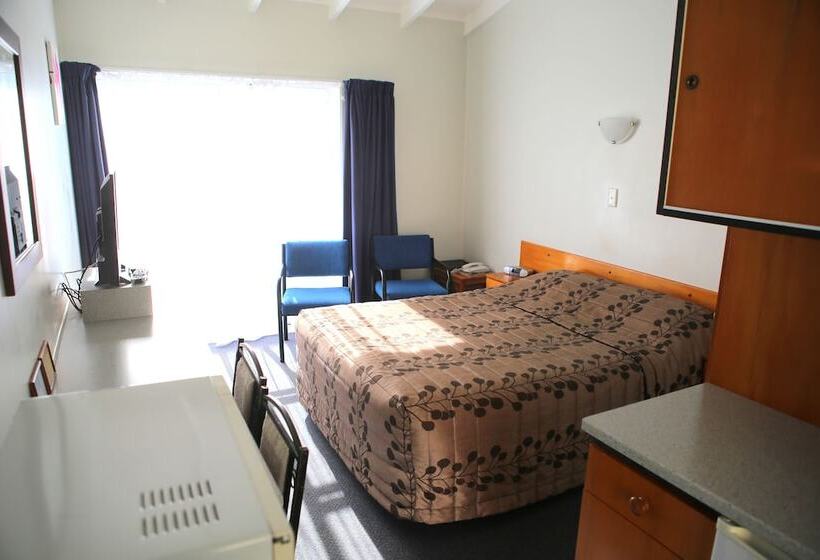 스탠다드 스튜디오, Motel Six