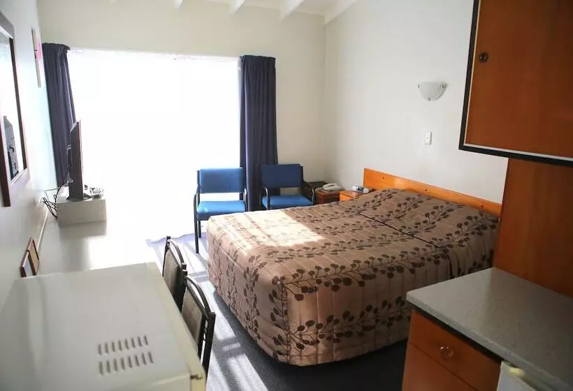 استودیوی استاندارد, Motel Six
