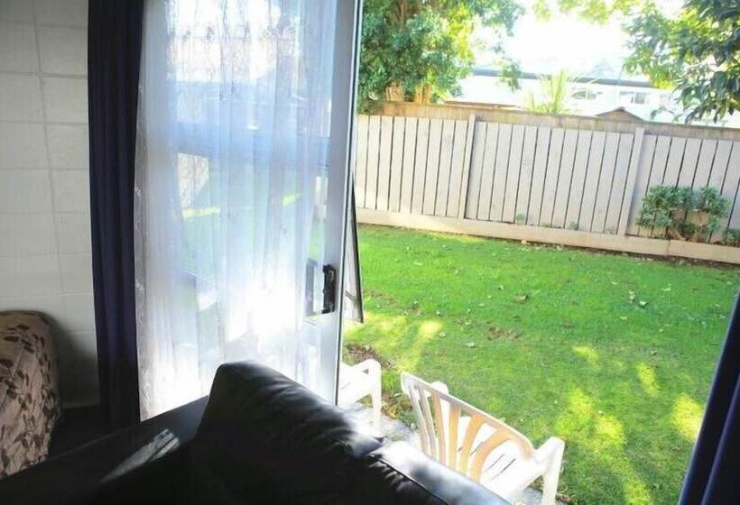 침실 1개 아파트, Motel Six