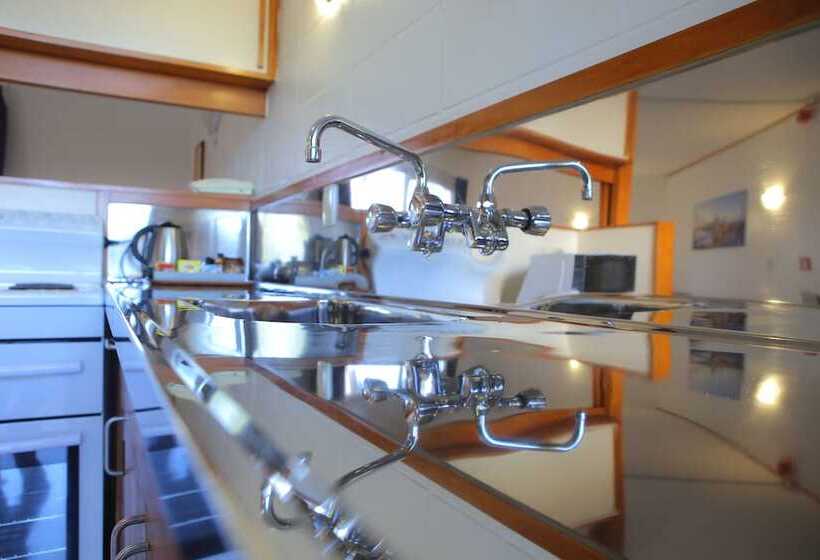 Апартаменты 1 Спальня, Motel Six