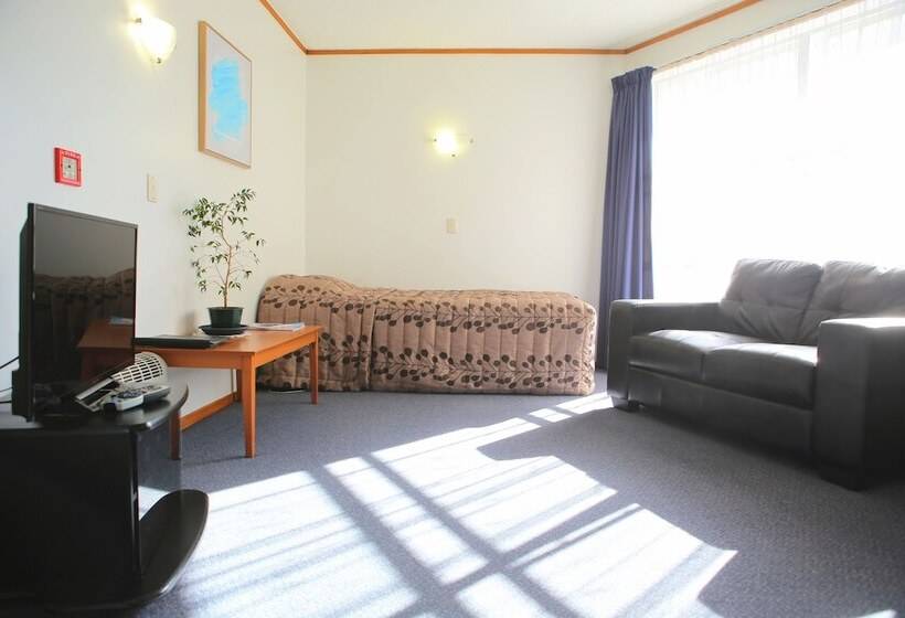 １ベッドルームアパートメント, Motel Six